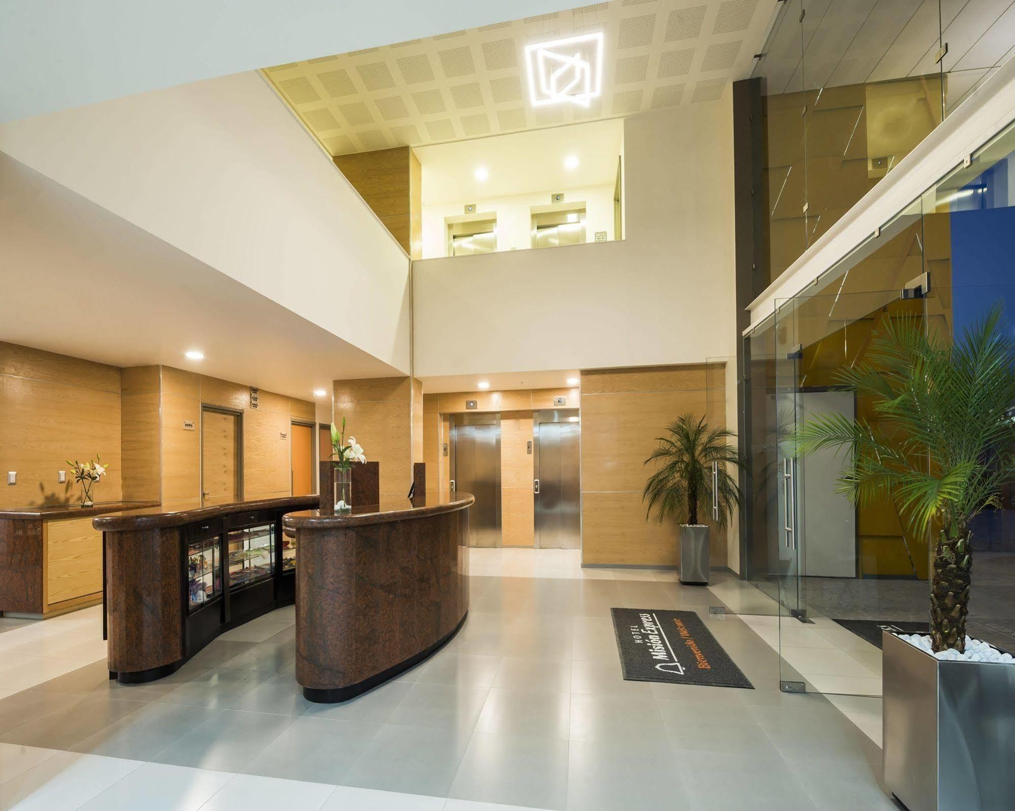 Mision Express Queretaro Hotell Eksteriør bilde