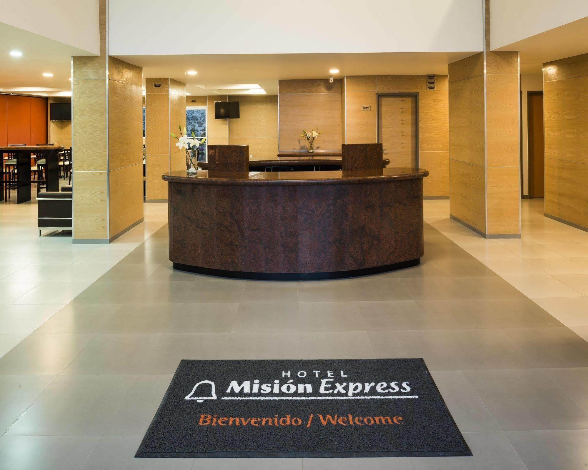Mision Express Queretaro Hotell Eksteriør bilde
