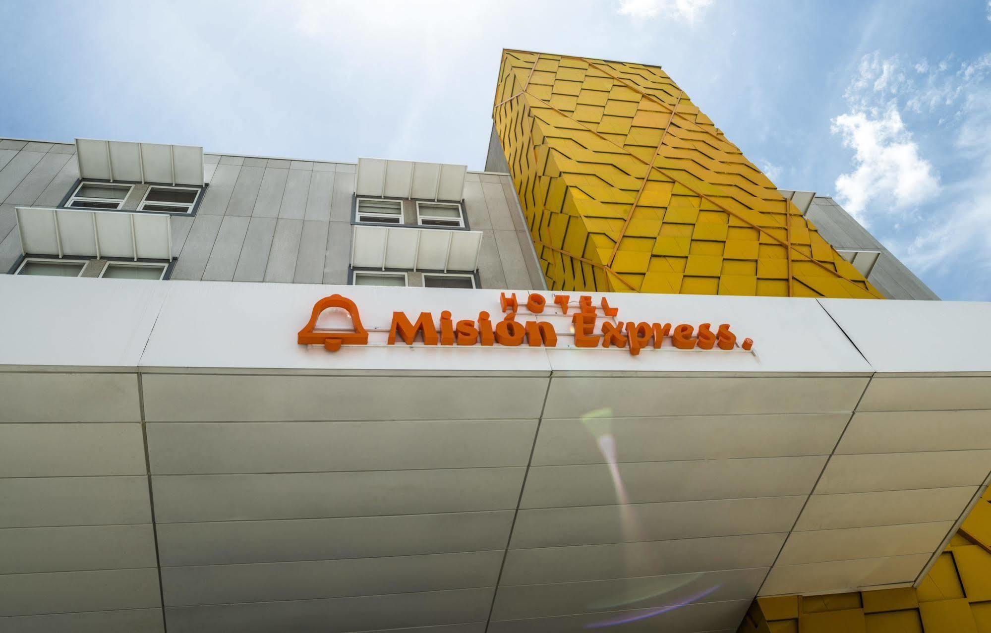 Mision Express Queretaro Hotell Eksteriør bilde